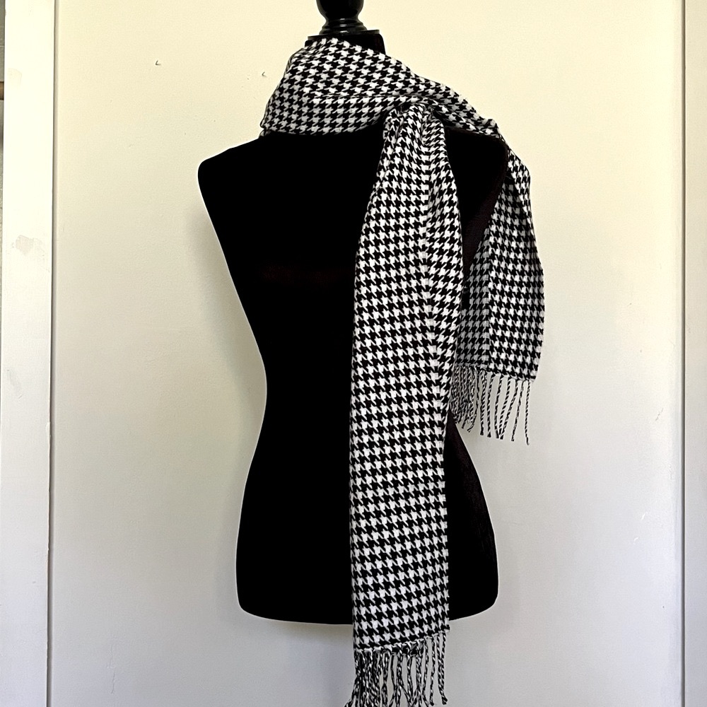 D&Y Black White Houndstooth Fringed Scarf 64 x 12